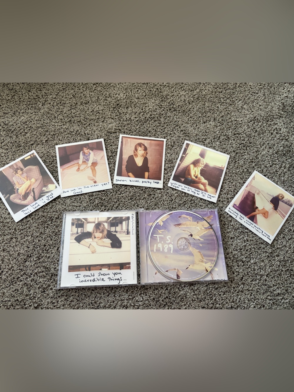 Taylor Swift 1989 CD with Lyrics and  Polaroid Inserts